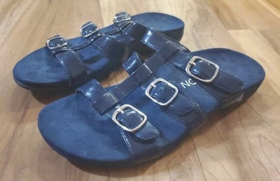 Sandalias Vionic Misa Slides Talla 9 Anchas Azul Charol Cómodas Hebilla Plateada Foto 1 de 4