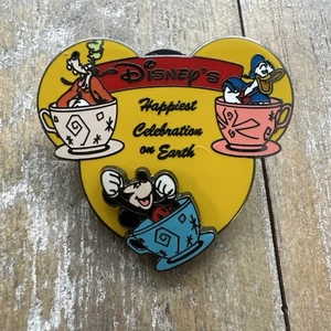 Disney Happiest Celebration on Earth Mickey, Goofy & Donald tazas de té SpinningPin - Imagen 1 de 3