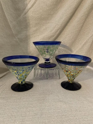 3 vasos de confeti soplados a mano Kosta Boda Martini Margarita azul Royal Caribbean Foto 1 de 4