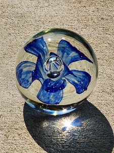 Vintage Art Glass Round Paperweight Cobalt Blue Flower Controlled Bubble - Picture 1 of 10