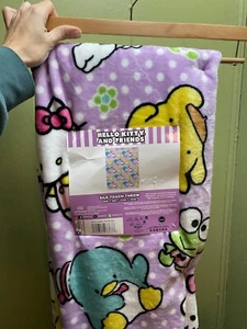 Hello Kitty & Friends Polka Dots Pals Blanket - Picture 1 of 2