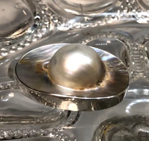 925 STERLING SILVER BLISTER PEARL**OVAL**CIRCULAR BROOCH **L-4cm W-2.5cm H-1.7cm - Picture 1 of 9