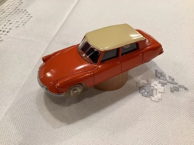 !French DINKY TOYS CITROEN DS19 Diecast Car - Image 1 of 4
