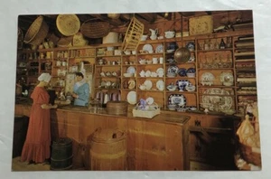 Vista interna del Miner Grant's General Store Sturbridge, massac. Cartolina (B2) - Foto 1 di 2