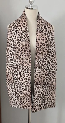 NUEVO CON ETIQUETAS CHICO'S BUFANDA ACOLCHADA HINCHADA PARA MUJER CON BOLSILLOS FORRO POLAR ESTAMPADO ANIMAL Foto 1 de 4