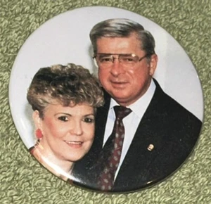 Vtg Lions Club - Couple Button - Picture 1 of 3