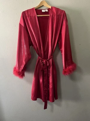 Gilligan & O Mailley Bata Roja con Piel Sintética en los Puños Talla L Romántica Foto 1 de 4