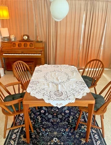 Vintage White Lace Cutwork Tablecloth - Oval with Filet Lace Medallions - Picture 1 of 8