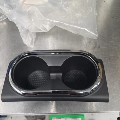 Nuevo OEM Nissan 2017-19 TITAN TITANXD Portavasos Delantero Consola Inserto 96965-EZ40A Foto 1 de 2