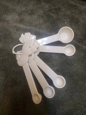 Paula Deen Rooster Kitchen Measuring Spoons 5pc Set Plastic Nesting Tan - Image 1 of 3
