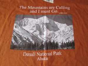 T-Shirt Denali Parco Nazionale Alaska Ruggine 3XL NOS Le Montagne Chiamano... - Foto 1 di 4
