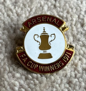 Arsenal FC 1971 FA Cup winners metal & enamel badge in excellent condition - Imagen 1 de 2