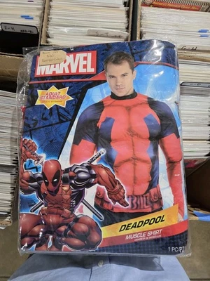 Marvel Deadpool Muscle Disfraz Camisa Adulto Talla Estándar Halloween Juegos con disfraces Foto 1 de 4