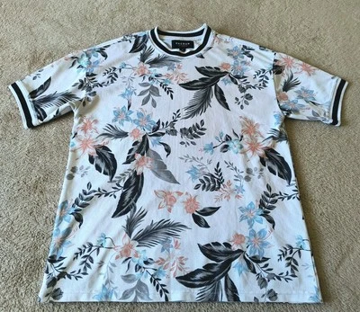 Camiseta Pac Sun Para Hombres Timbre S Blanca Hawaiana Floral Estampado Palmeras Borde en Blanco y Negro Malla de Polietileno Foto 1 de 4