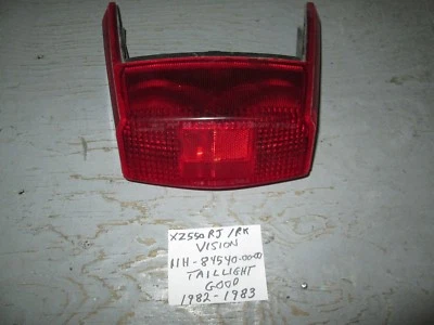 Yamaha XZ550J / K  Vision   taillight Assembly  11H-84540-00-00 Foto 1 de 4