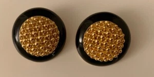 Original CINER gold tone clip on round earrings with black enamel, 80’s - Picture 1 of 2