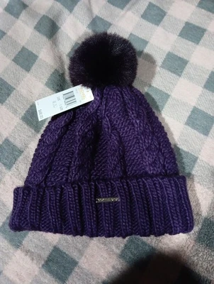 Gorro Michael Kors tejido con cable pompón púrpura Foto 1 de 4