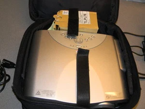 Toshiba TLP-380 Digital Multimedia Projector 2000 Lumens, Extra Bulb, Lamp 256H - Picture 1 of 12