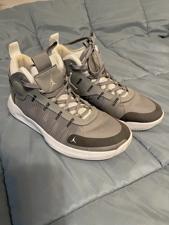 Tênis Jordan Jumpman Zoom Flight 2020 cinza/branco tamanho 10 masculino BQ3449-002 - Imagem 1 de 4