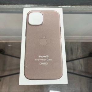 Coque téléphone portable Apple iPhone 15 tissée fine avec Magsafe neuve avec boite marron taupe - Photo 1 sur 11