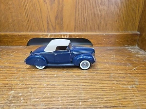 1939 FORD DELUXE CONVERTIBLE COUPE CAR WORLD'S FAIR 1:24 SCALE CAR DIE CAST - Picture 1 of 6