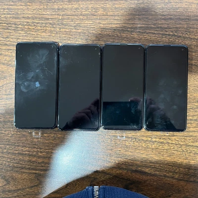 Lot of 4  Samsung S10e  Verizon  Unlocked - Image 1 of 3