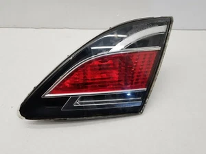 Mazda 2012 6 5 puertas hatchback '08-12 luz interior trasera del lado del conductor - Imagen 1 de 8