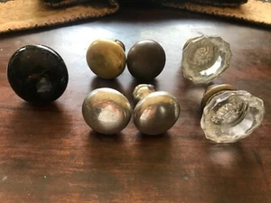 lot of 7 Various Sizes & Style Door Knobs 2 matching glass 1 black 4 smaller - Picture 1 of 9
