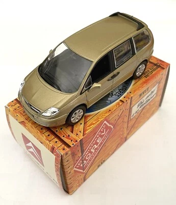 Citroën C8 2002 - Norev Hachette 1/43 - Photo 1/4