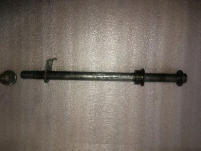 HONDA NX650 RUEDA TRASERA EJE PERNO ESPACIADOR COLLAR 1988 1989 PN 42301-MN9-000 Foto 1 de 3