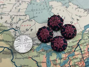 DE COLECCIÓN c.1930s Set de 4 Botones Cubiertos de Tela Púrpura Bordados a Mano 11mm - Imagen 1 de 5