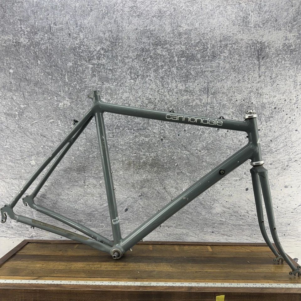 Juego de cuadro de bicicleta de turismo Cannondale vintage 56 57 cm hecho en EE. UU. aleación gris tour Foto 1 de 4