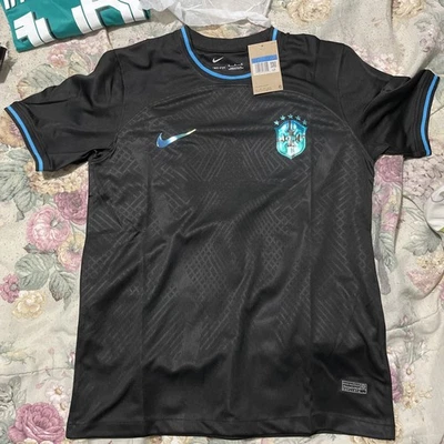 Brazil Jersey Size medium Black and Green Short Sleeve Futbol Soccer  Jersey  - Image 1 of 4