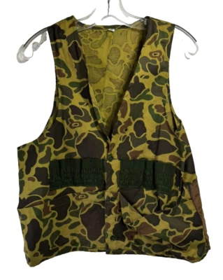 Camo Hunting Vest - Size: Medium - Water Resistent - Image 1 of 4