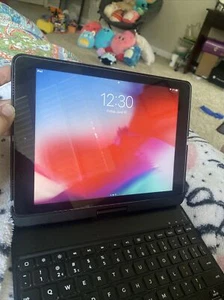 iPad Air, Space Gray, 32GB, Wifi, Great Condition Comes With Keyboard Case Inclu - Picture 1 of 6