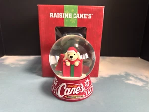 Globo de nieve Raising Cane's Chicken Fingers Santa Cane the Dog nuevo en caja - Imagen 1 de 19