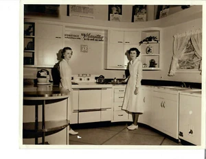 Maytag Dutch Oven and Gas Range Advertising Photograph from 1930s - Picture 1 of 1