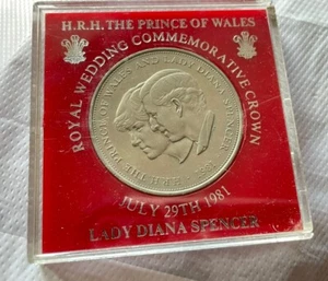 1981 Charles and Diana Royal Wedding Commemorative Crown Coin in Case - Picture 1 of 7