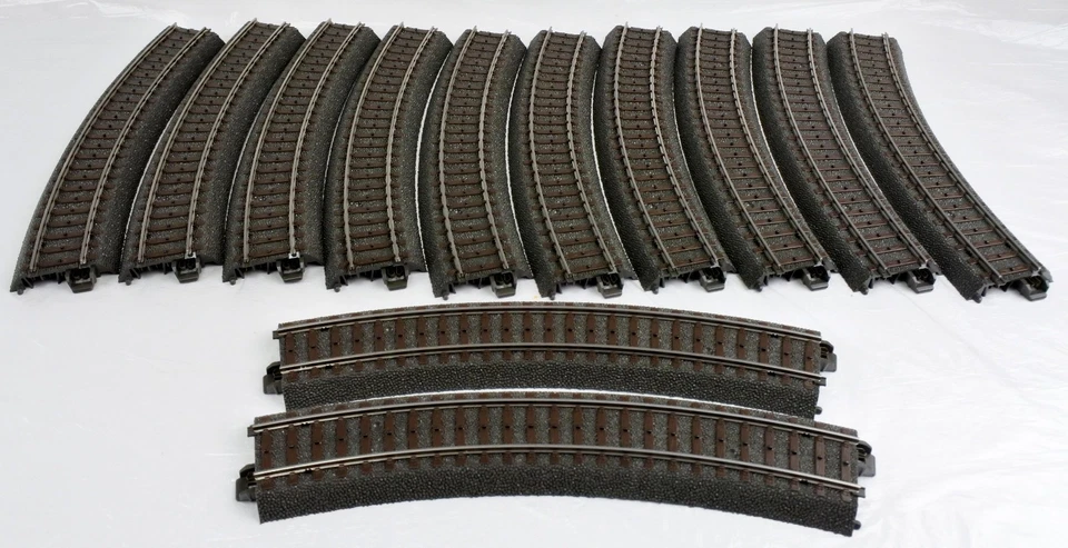 MARKLIN HO 24130 R1 30 DEGREE 360MM CURVED TRACK 12 PIECES - Image 1 of 2