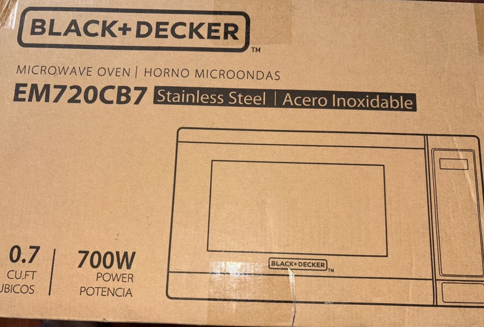 Horno Microondas Pantalla Digital BLACK+DECKER Acero Inoxidable 700W con Tocadiscos Foto 1 de 1