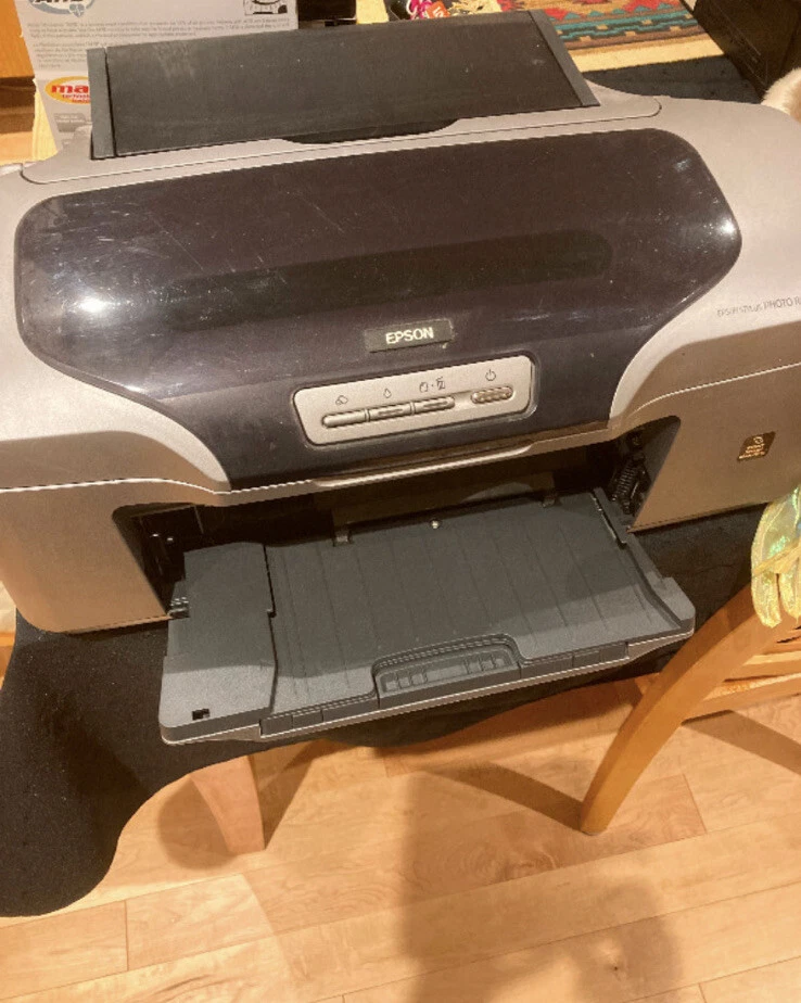 Epson Stylus Photo R800 Digital Photo Inkjet Printer UNTESTED POWERS ON No Head - Image 1 of 2