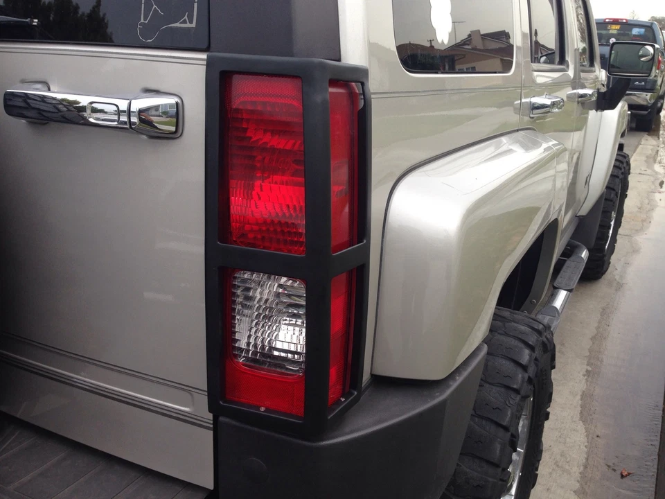 HUMMER H3 Deluxe PROTECTOR DE LUZ TRASERA POLVO NEGRO Foto 1 de 4