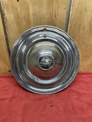 Vintage 1946-48 Chevrolet 16" Accessory Hubcap - Image 1 of 4