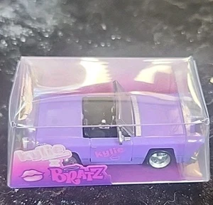 Mini verso Kylie Jenner X Bratz coleccionable púrpura crucero 2023 MGA - Imagen 1 de 2
