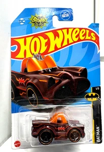HOT WHEELS CLASSIC SERIE TV BATMOBILE 2021 -3/250 - Foto 1 di 8