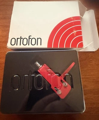 Ortofon 红色留声机墨盒 带定制红色耳机 全新 — 第 1/2 张图片