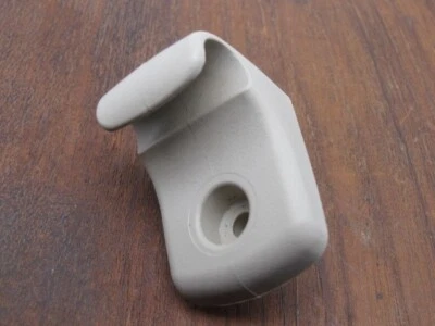 2000 - 2004 年斯巴鲁 Legacy Outback 遮阳板夹 (1) 浅色 TAN + — 第 1/4 张图片