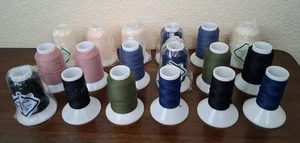 Wolliges Nylon Nähgarn Konvolut 18 Spulen verschiedene Farben  - Bild 1 von 3