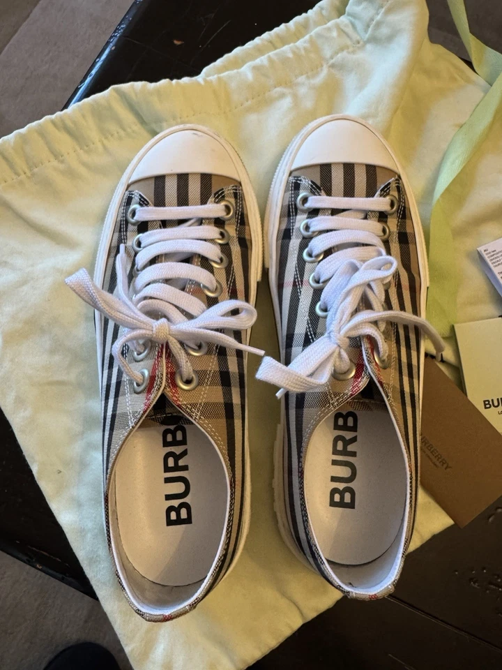 Burberry Sneakers Check Women Size US 9 - Imagem 1 de 4