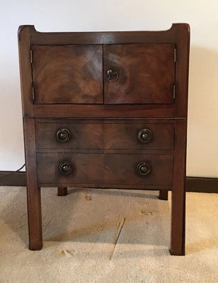 Cómoda puerta pandereta inglesa c1800 Foto 1 de 4